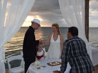 wir erneuern unser Eheversprechen und tauschen die Ringe